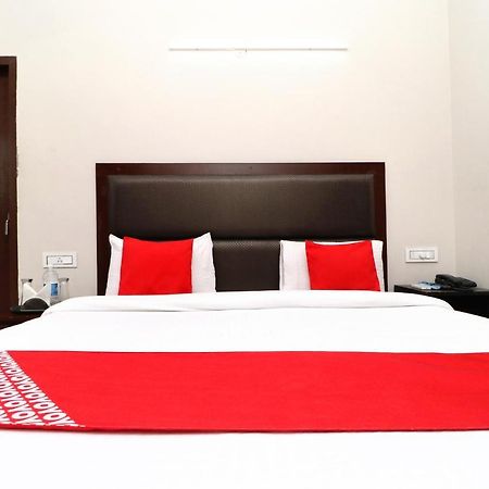 Oyo 14832 Hotel Rooftop Panchkula Exterior photo