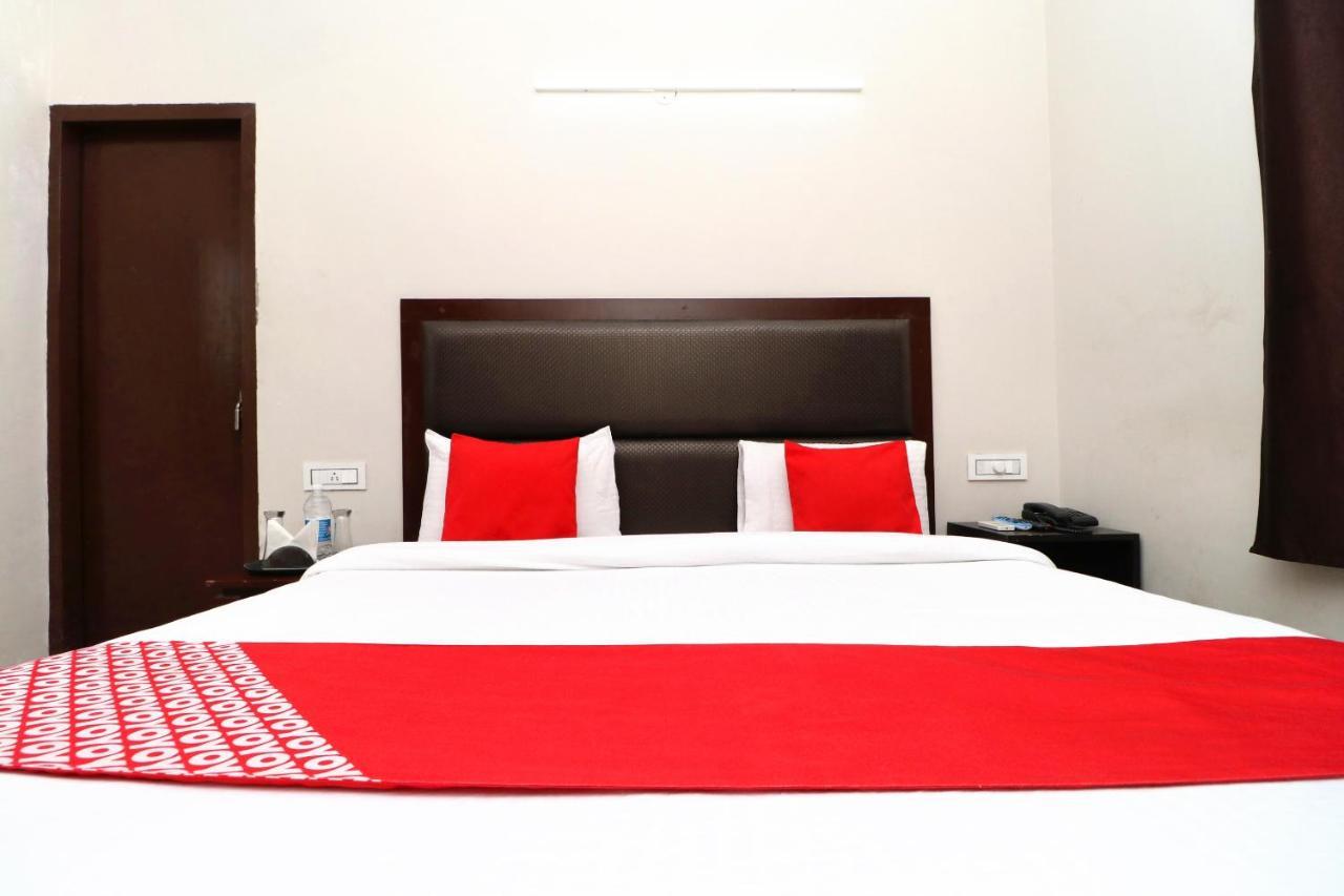 Oyo 14832 Hotel Rooftop Panchkula Exterior photo