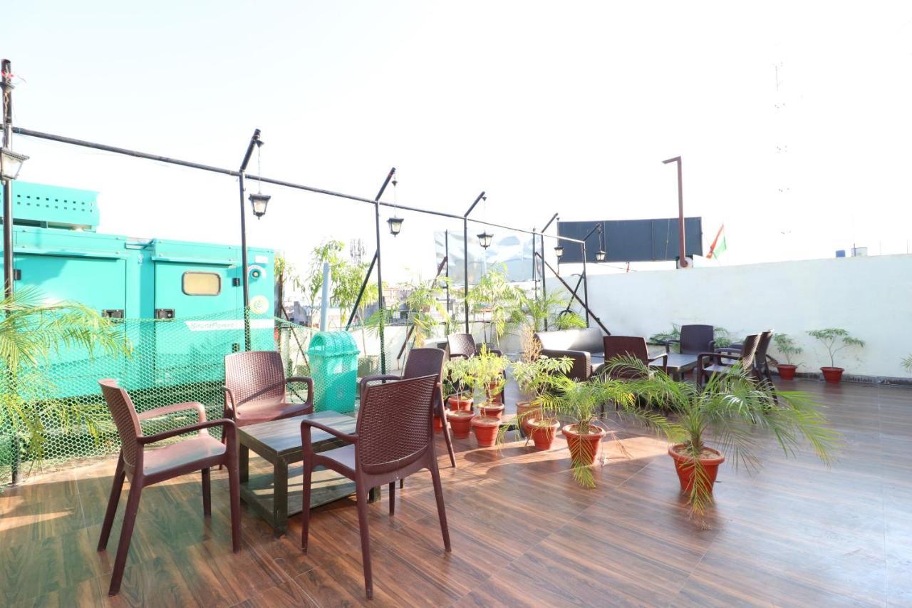 Oyo 14832 Hotel Rooftop Panchkula Exterior photo