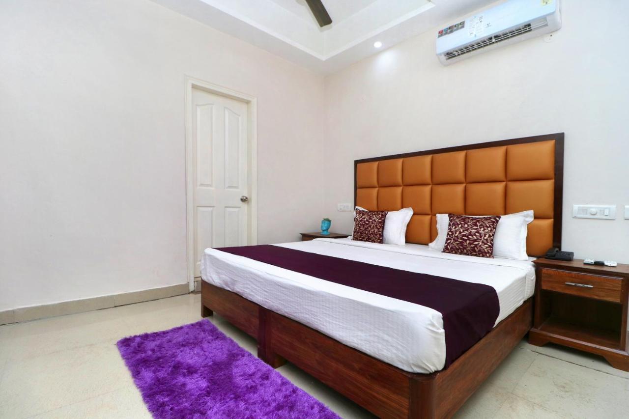 Oyo 14832 Hotel Rooftop Panchkula Exterior photo
